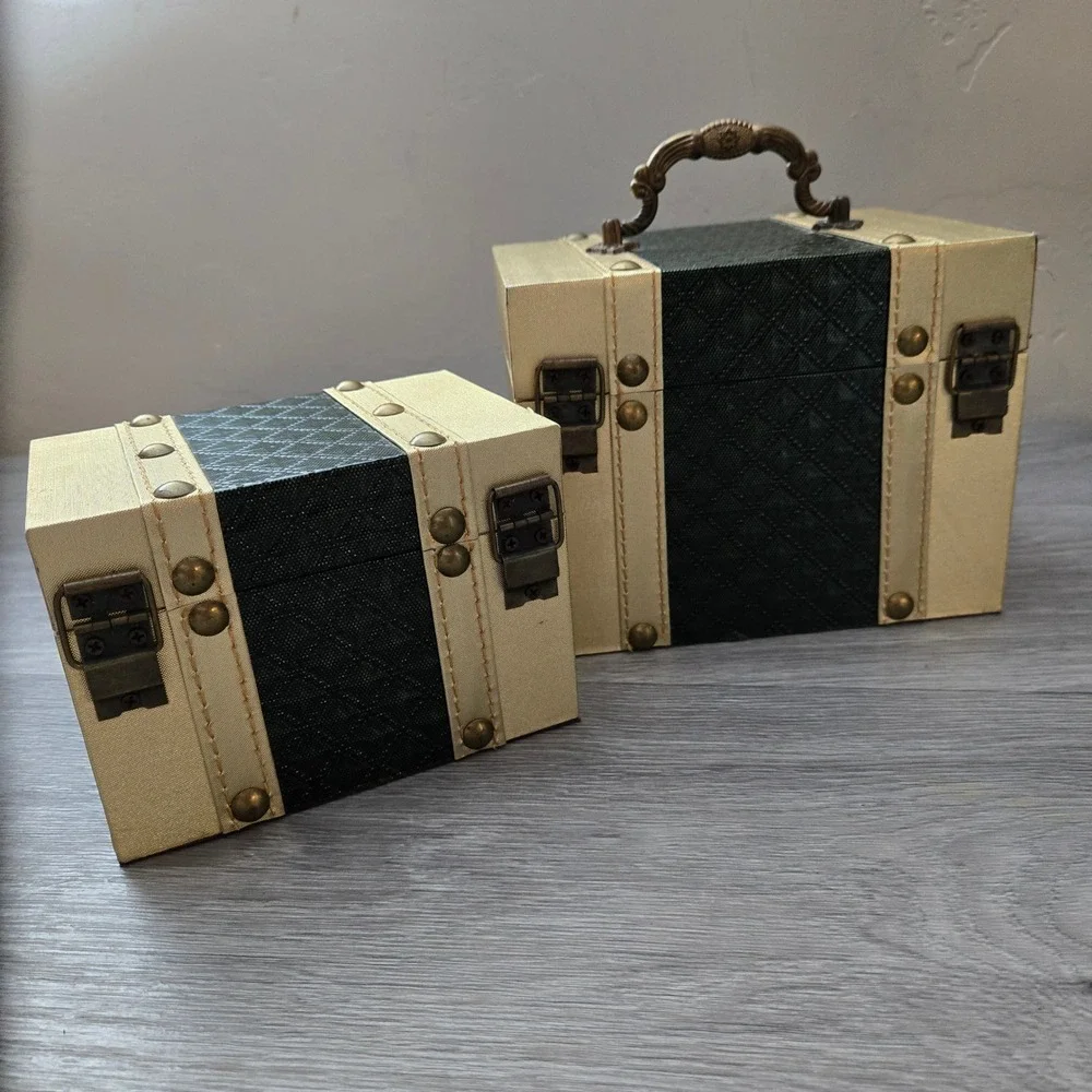 N/A decorative trunk